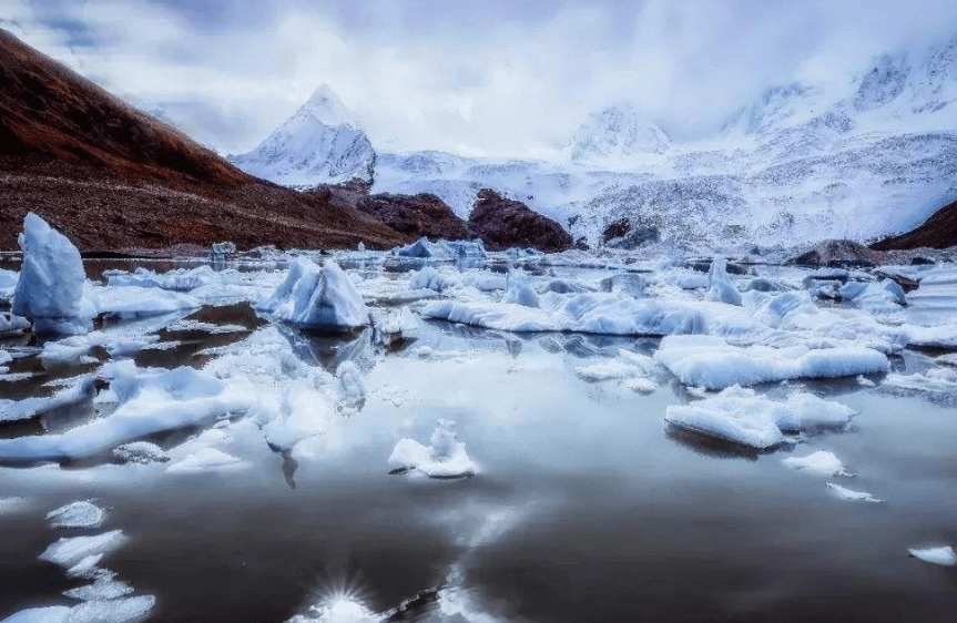 喜马拉雅山“出事”了？冰雪融化后，湖里发现的东西露出了真面目(图3)