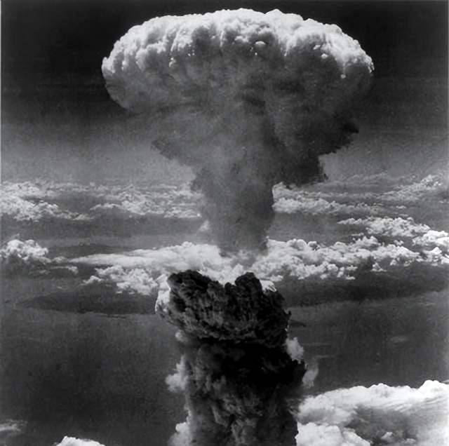 1945年美国在长崎投下两颗原子弹,只爆炸了一颗,另一颗去哪了?