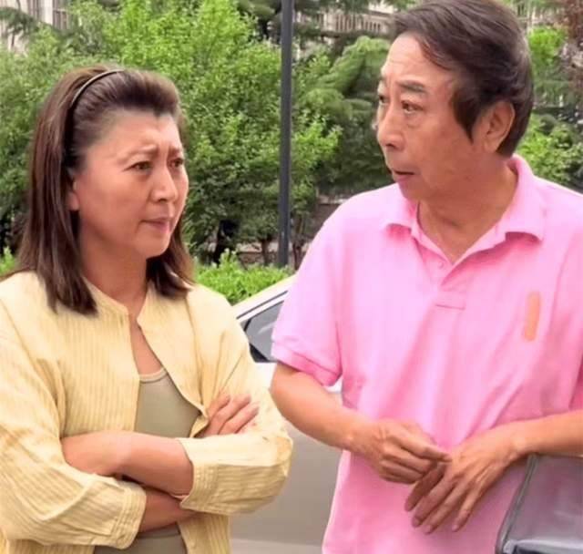 牛莉近照鼻子奇怪不敢认,这些小品女星,都变化好大快认不出来了_蔡明