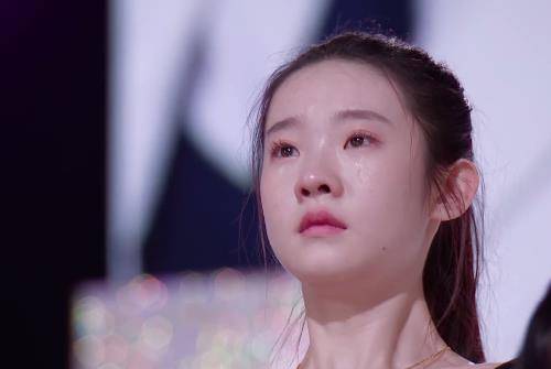 黄子韬发飙说哭张艺凡,宋茜为圆场脱口而出一句话,情商可真高_表演