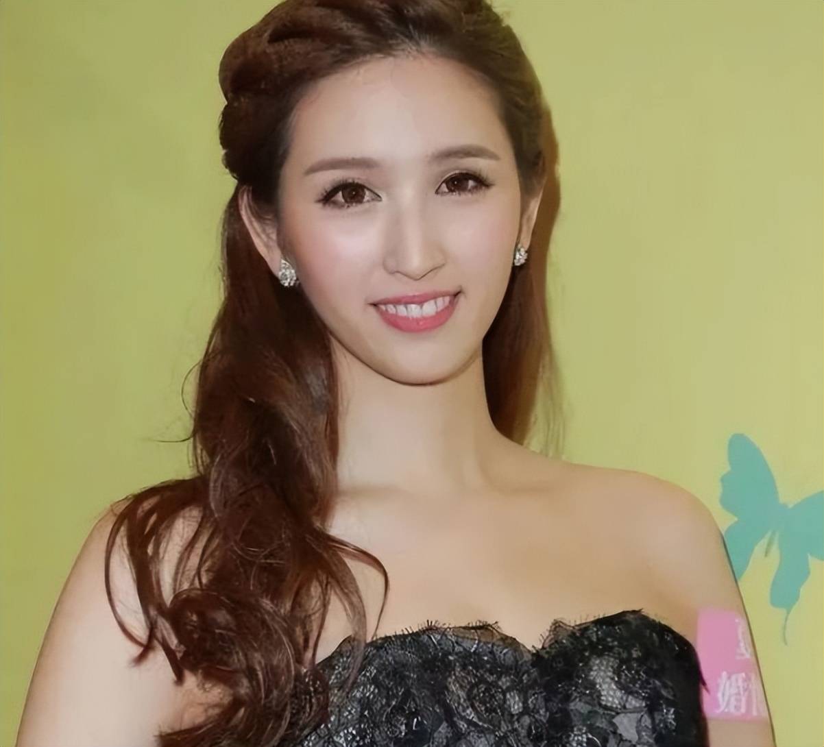 但是,生活并不总是如同我们所期望的那样.何傲儿的家庭遭遇变故