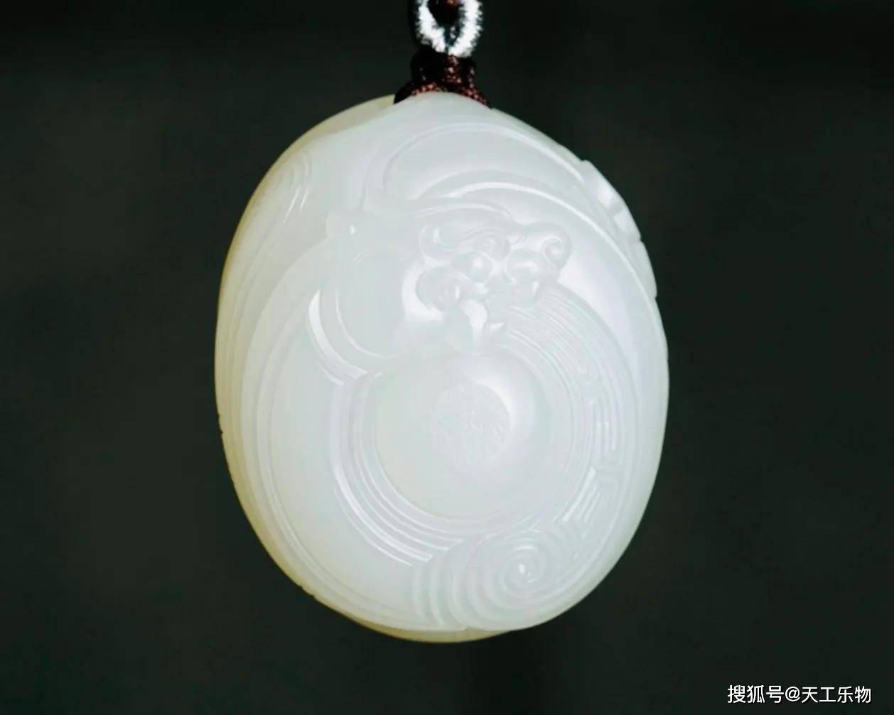 正白、闪青、闪灰！三种和田玉白玉哪种最好？_搜狐网