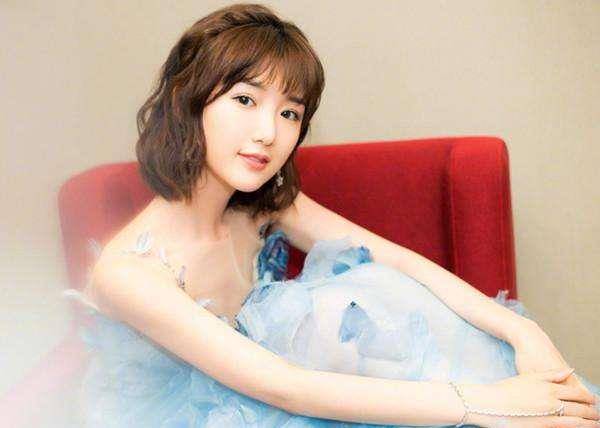 毛晓彤:刚出生就被扔进垃圾桶,成名后无赖父亲索要5000万赡养费_母亲