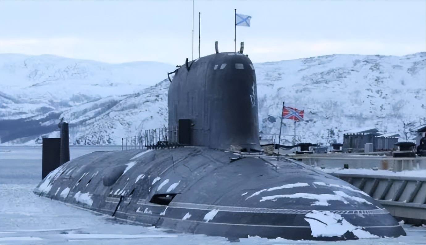 14000吨新型核潜艇下水,配备32枚高超音速导弹:可猎杀航母_俄罗斯