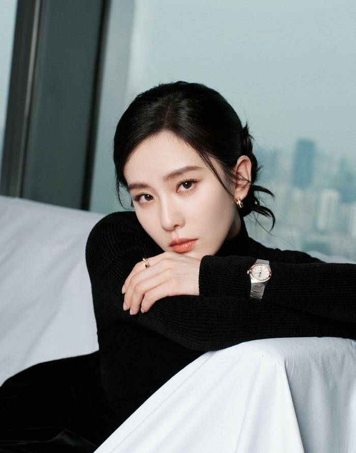 刘诗诗亮相上海时尚活动,一袭黑装尽显优雅迷人魅力,国际范十足_明星