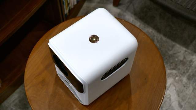 更好看,更好听的万播M1 Pro投影仪来了,年轻人们冲吧!