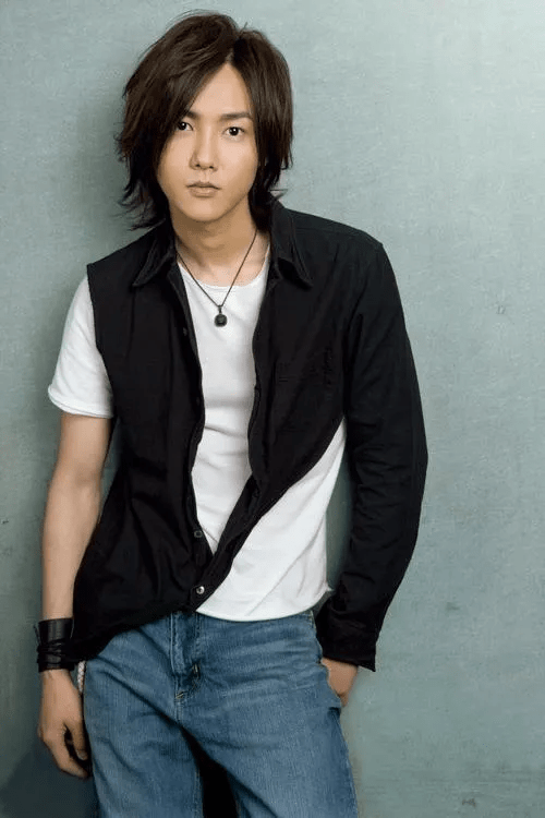 44岁过气歌手黄义达与唐嫣经纪人纪如璟隐婚?_工作_明星_婚姻