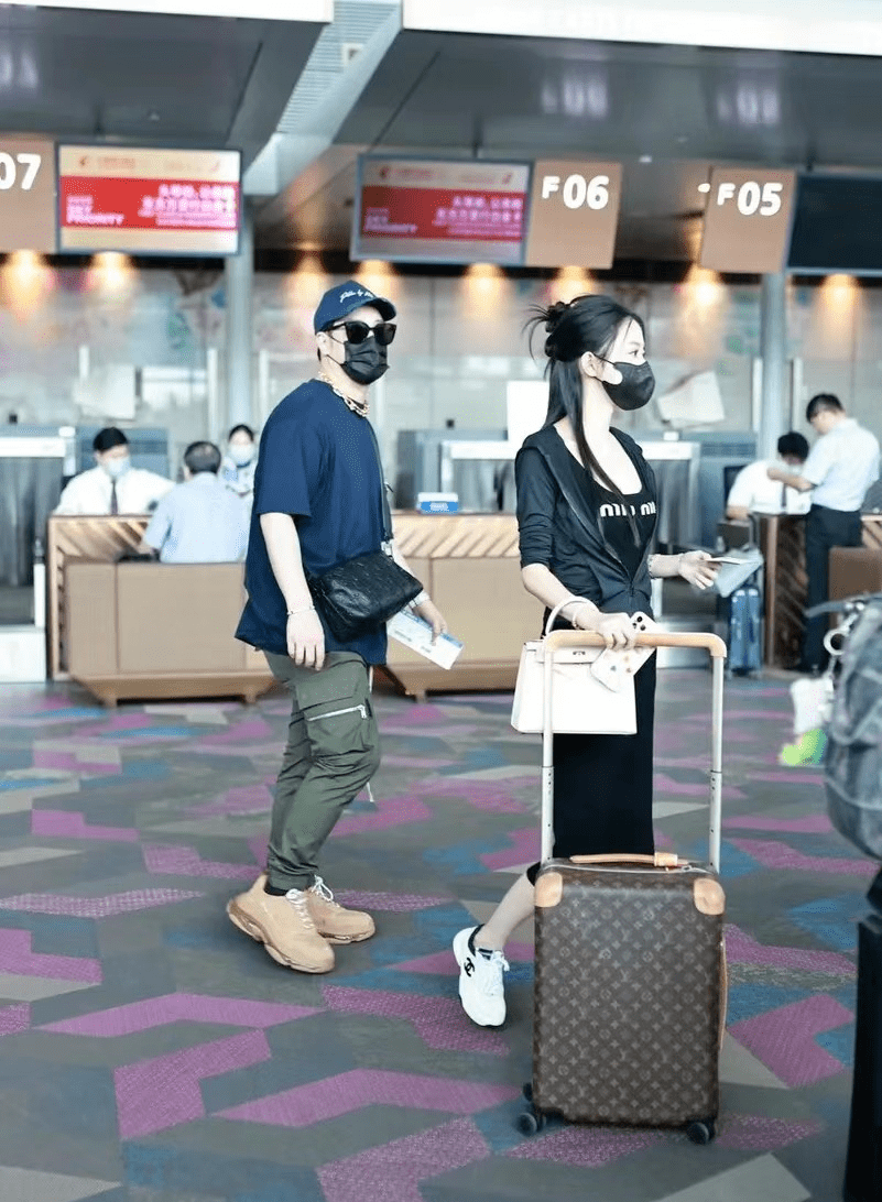 空姐凭什么高嫁潘玮柏!网友:颜值身材吊打当红女明星_宣云_成功_容貌