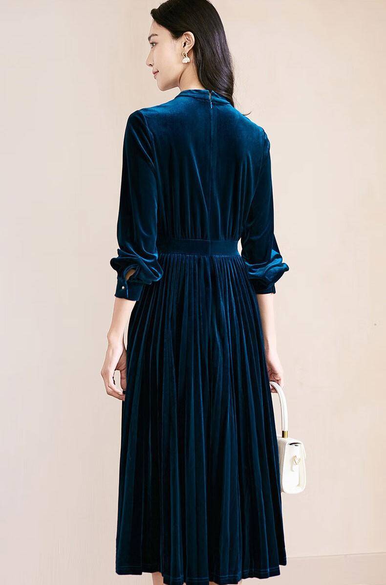 一条好看又有气质的丝绒连衣裙,简约的时尚,很适合深秋日常穿搭_风格