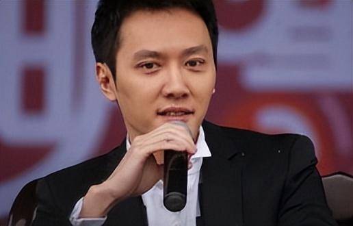 风光无限颇有挤进一线演员的架势两人恋爱三年期间冯绍峰将经纪人同