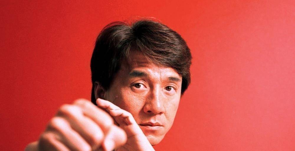 成龙的实战能力到底怎么样,能否战胜烧烤店的九个流氓_李小龙_武术