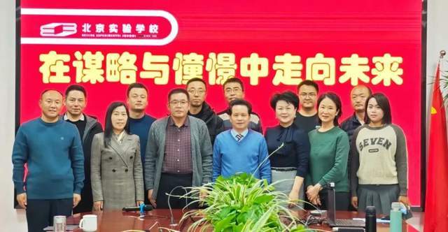 在谋略与憧憬中走向未来——曾军良总校长专题培训在河州中学举行