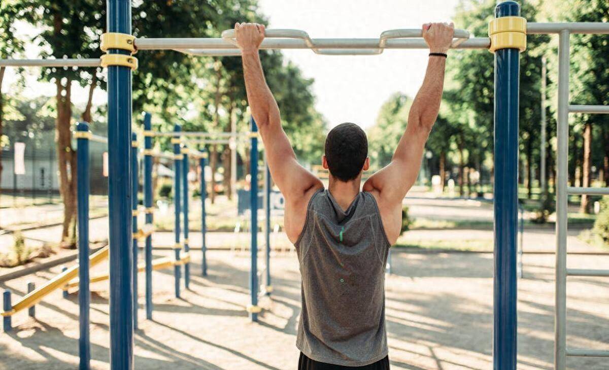 如何以标准方式做引体向上?_身体_手臂_肌肉