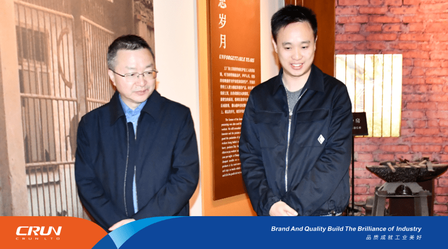 川润股份总裁钟海晖向陈华斌详细汇报了公司聚焦"风光