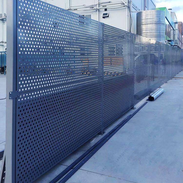 市政道路镀锌施工挡板:保障交通安全与美观的双重使命