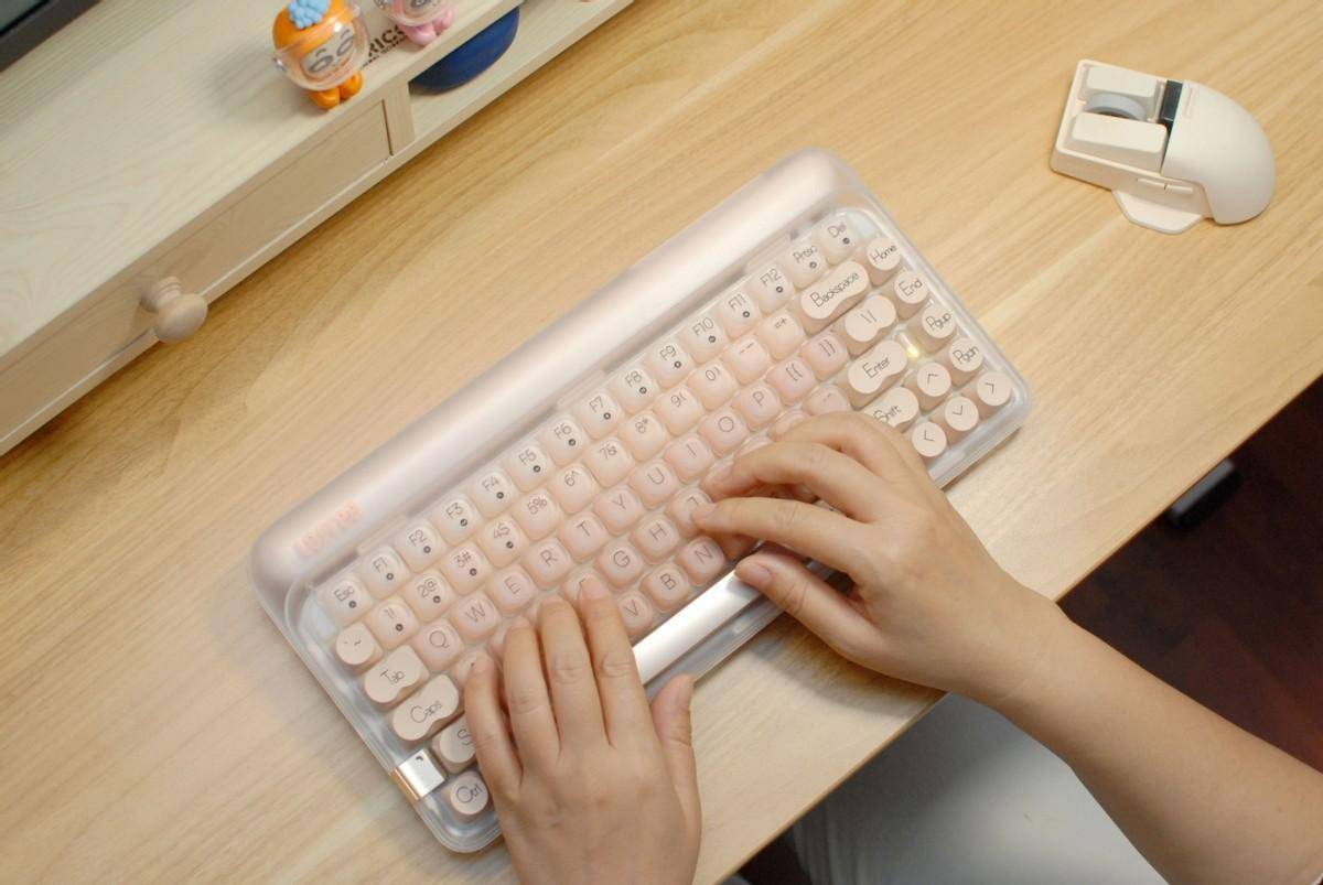 女生专属，最强颜值机械键盘洛斐Lofree粉底液来了