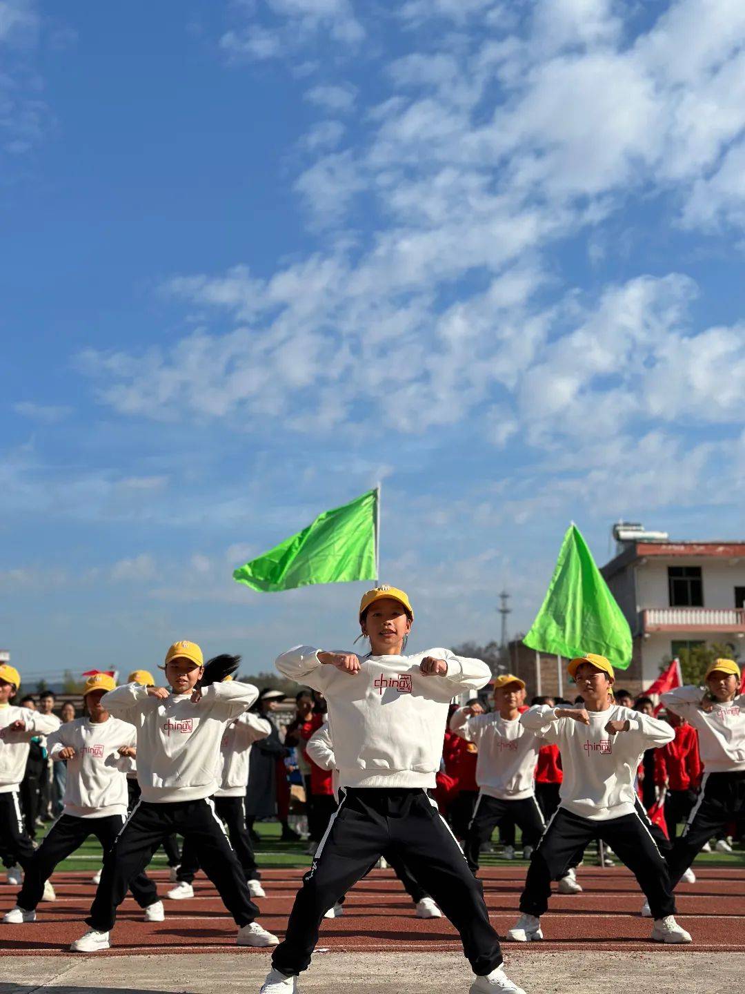 青春飞扬 运动健儿展锋芒——兴国县鼎龙小学2023年冬季运动会