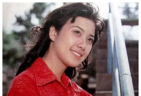 58岁"枣花"吴玉华,二婚嫁给著名画家成亿万富婆,今一家很幸福_女人