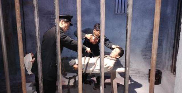 白公馆唯一成功越狱者韩子栋:装疯卖傻13年,逃出魔窟获自由_折磨_敌特