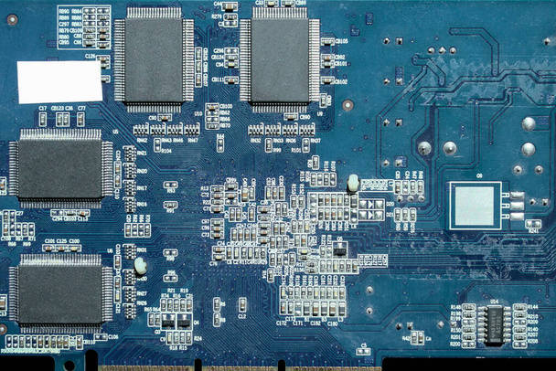 pcb硬板材料有哪些?如何選擇最適合你的材料?_成本