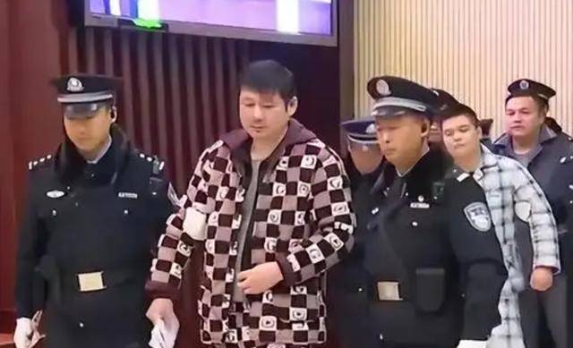 湖南文三爷覆灭记:一张银行卡流水六七十亿,2000万买通协警逃狱