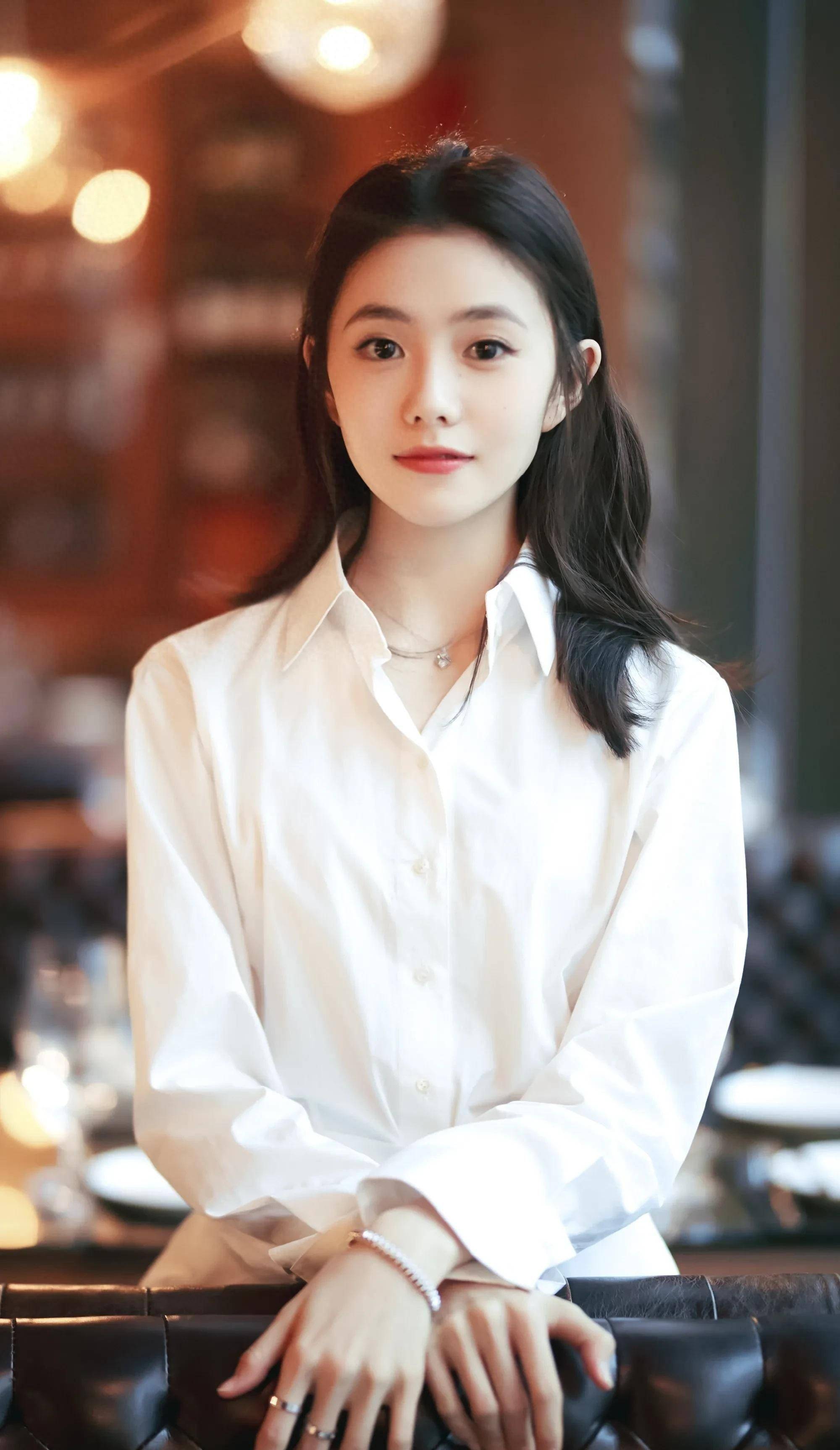 刘浩存的颜值堪称娱乐圈的一股清流,让人过目不忘.