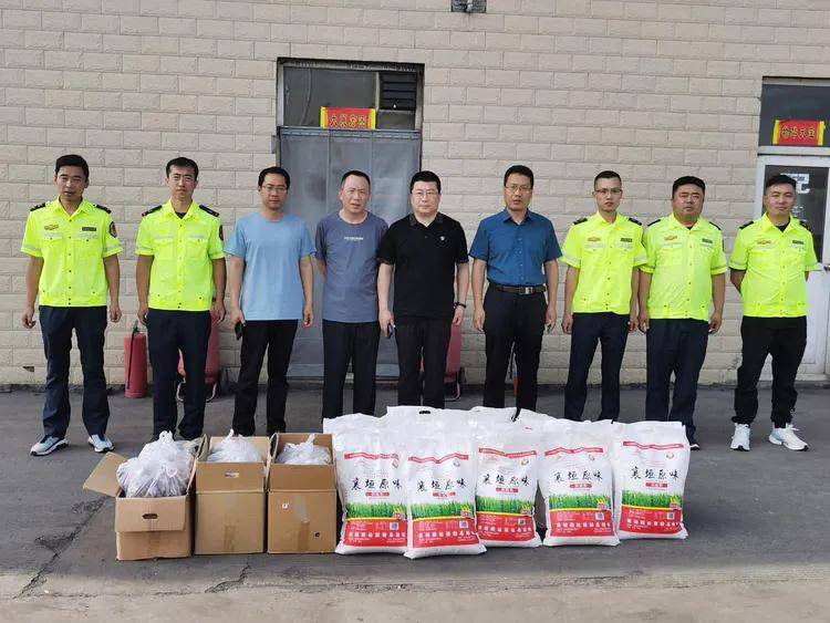 襄垣县交通运输局领导班子检查西北公路超限检测站运行暨节前慰问