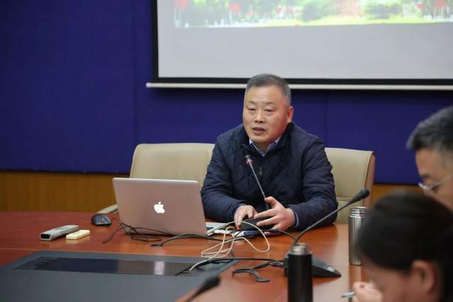 朱卓君校长▲袁小建副校长▲周斌副校长代表团们都感谢了天一中学