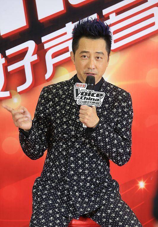 他曾担任市长,创办了"大重九"香烟,孙子却是好声音导师_庾恩旸_庾恩锡