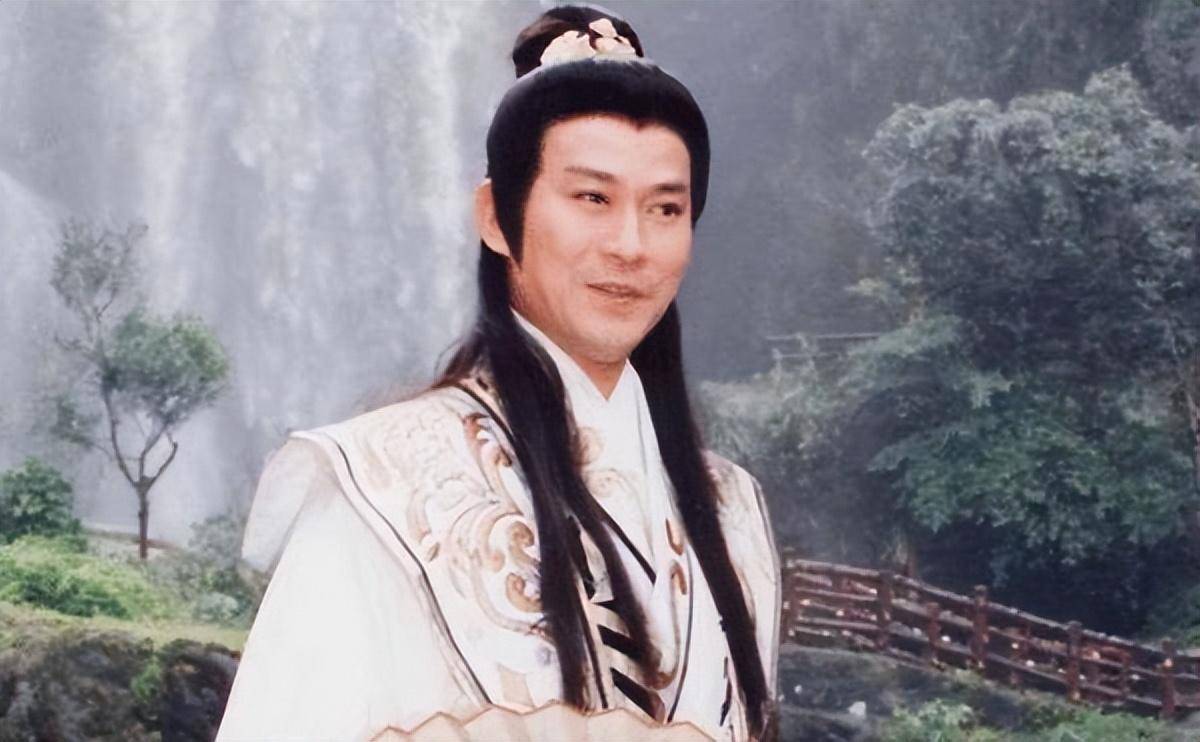 郑少秋曾饰演的楚留香,张无忌,都是多少人心中的白月光,但是他的女儿