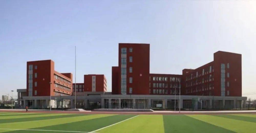 医疗方面,坐拥三甲医疗资质的巴州人民医院南市区新院高端医疗资源,高