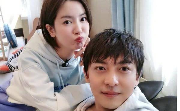 李佳航李晟夫妻像极了生活中的小夫妻,丈母娘更是笑的合不拢嘴_老婆