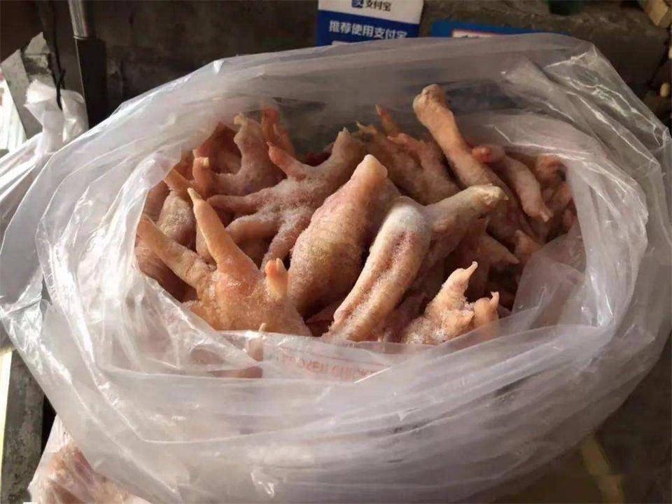 我国每年消费200多亿个鸡爪，市场源源不断的鸡爪从哪来？安全吗(图11)