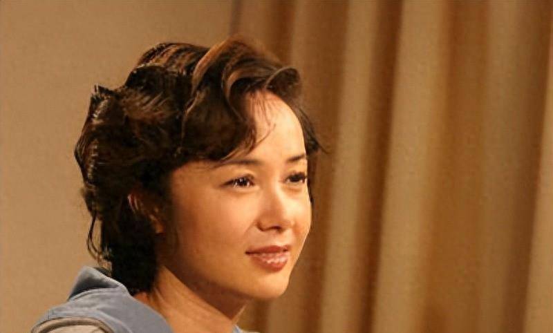 1999年,在电视剧《牵手》中,蒋雯丽成功塑造了一个性格复杂.