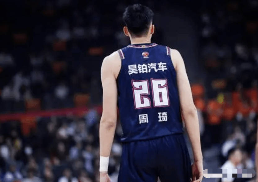 身体壮了一圈!回归后的周琦用三场比赛征服了球迷!_训练_广东_队友