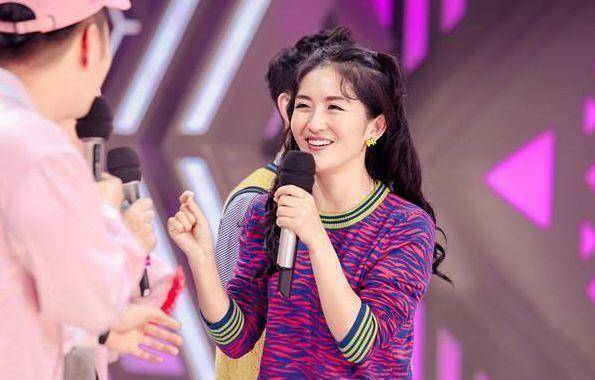 尽管芒果台也捧起了她,为她指派了很多节目,没有造成太多浪花,是谢娜