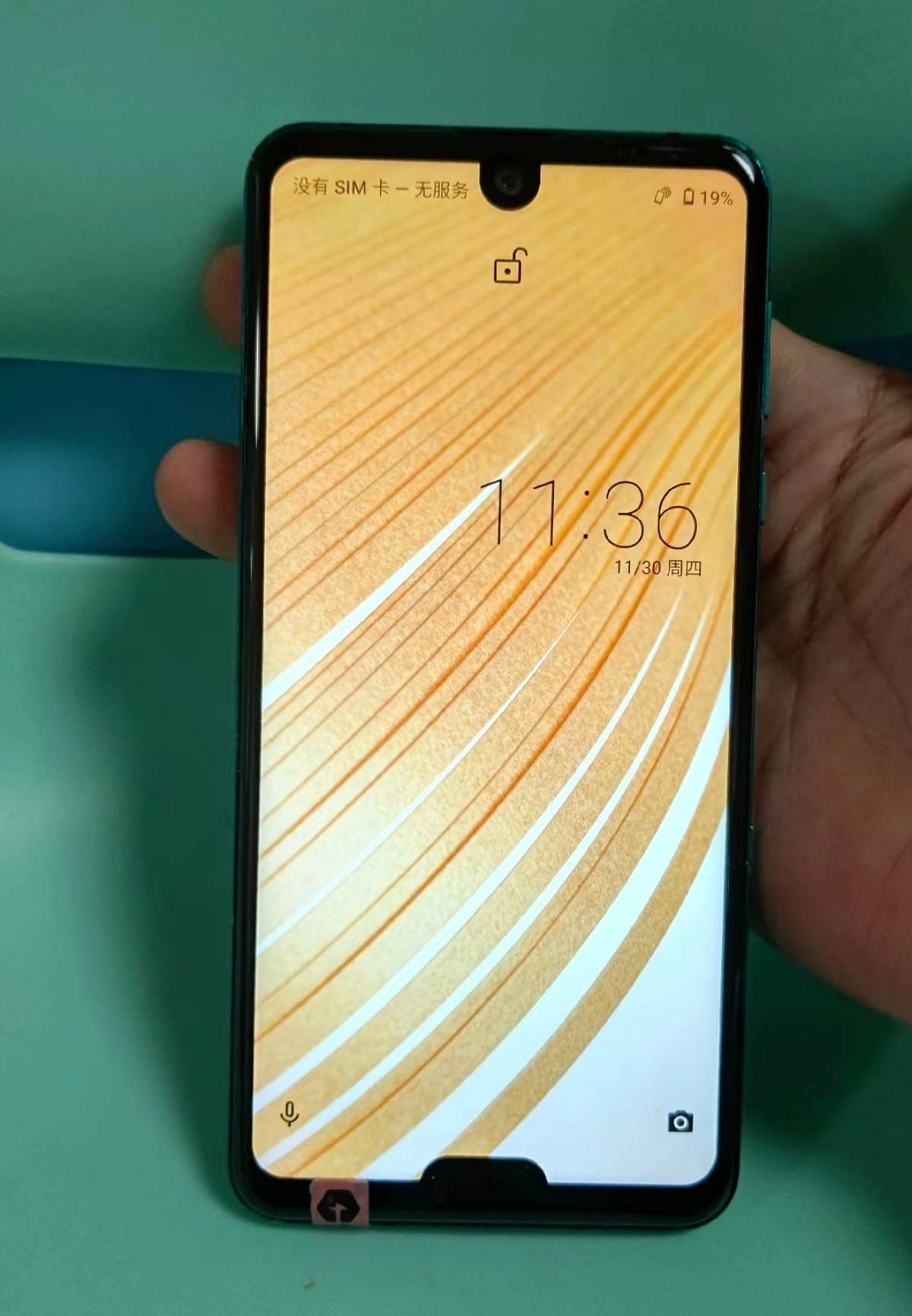 而lg v50 thinq绝对是公认的高性价比,它采用骁龙855处理器,存储组合