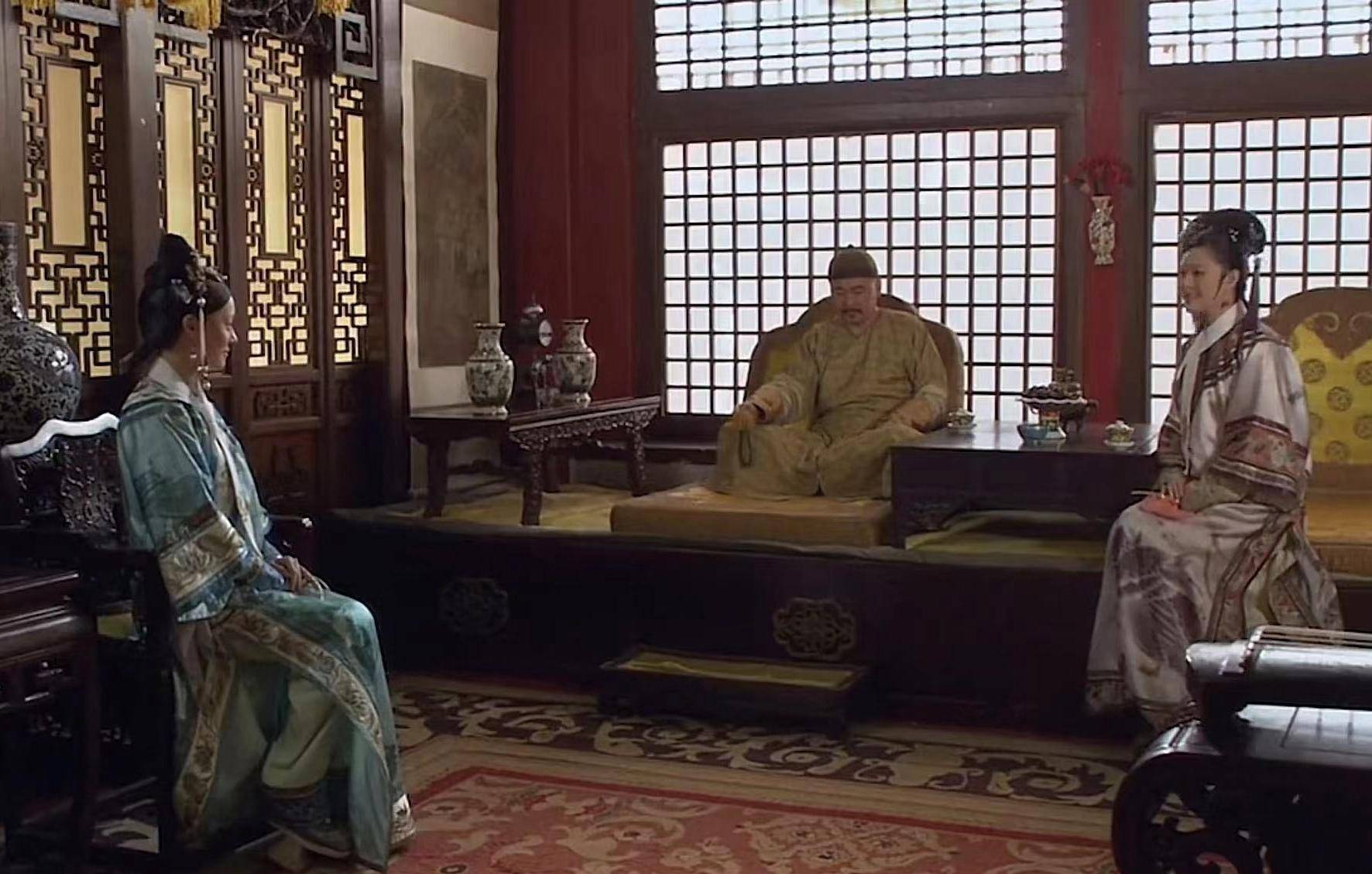 《甄嬛传》里曹贵人给雍正递了个葡萄,为什么甄嬛吓出一身冷汗?