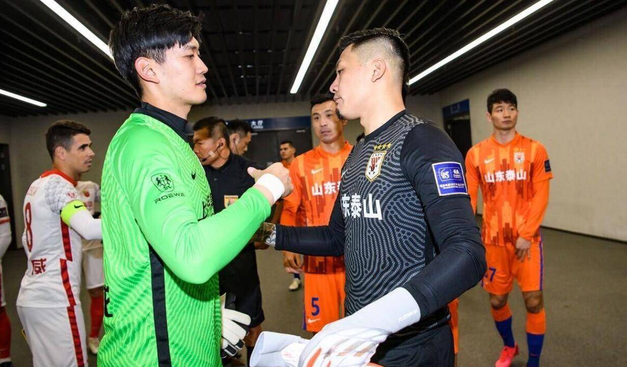 王大雷回应与颜骏凌竞争关系,在场上为国家队效力,在场下我没有闲着!