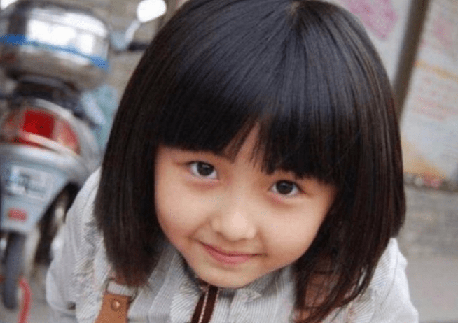 5岁成名的张子枫,因荧屏初吻上热搜,网友:实名羡慕梁靖康_因为_妹妹