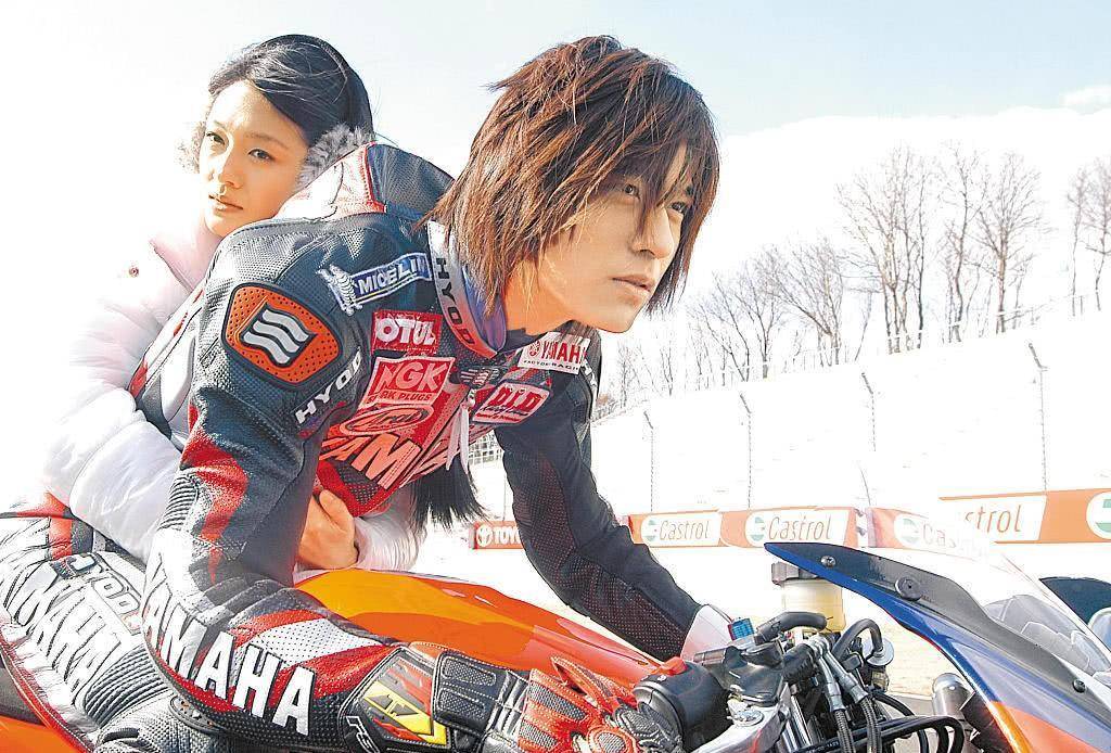 2004年,周渝民与大s又合体拍摄了电视剧《战神》,周渝民饰演的是赛车