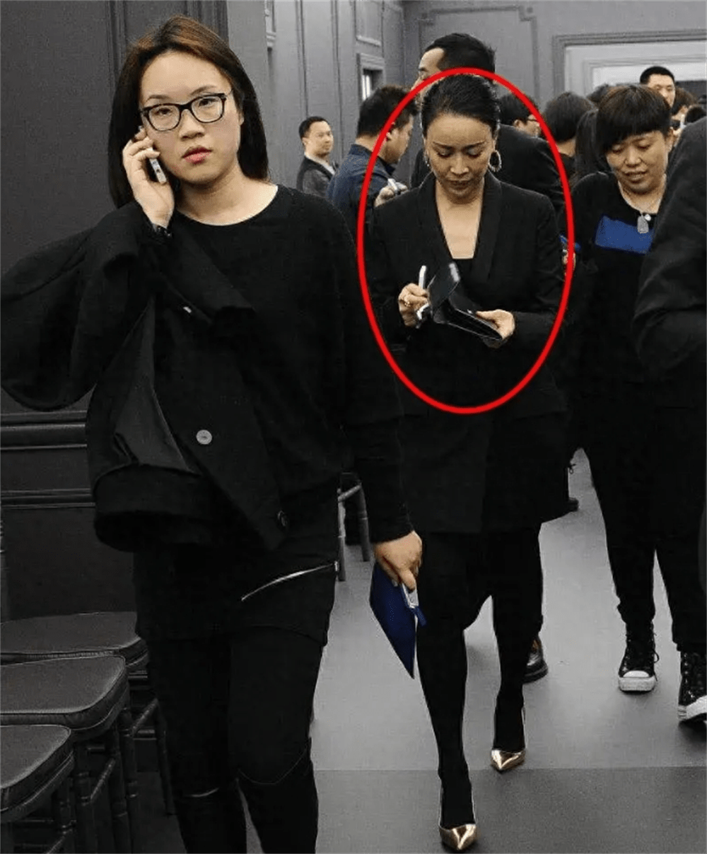 然而,即使拥有了如此高的身家,那英并没有停下脚步.