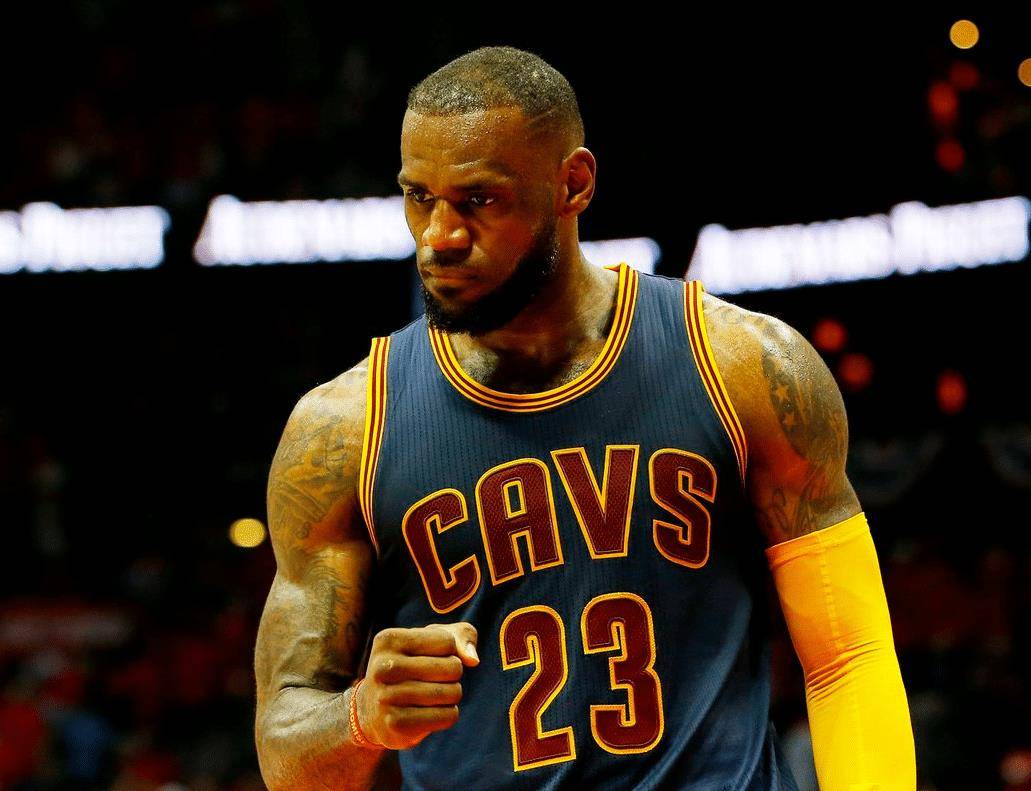 为何詹姆斯被誉为历史第一小前锋?