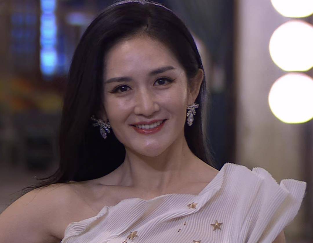 gq红毯:谢娜垮,倪妮怪,杨紫摇身一变,于适檀健次满分帅气_杨幂_感觉