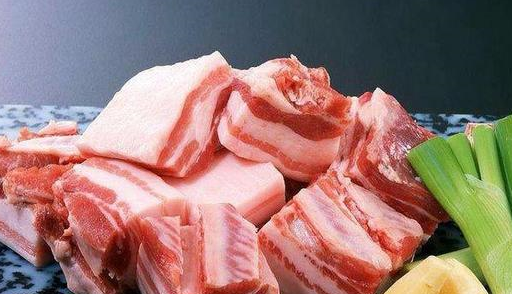 炒猪肉时，盐和酱油应该怎么放？多数人都放错了，难怪口感那么差(图1)