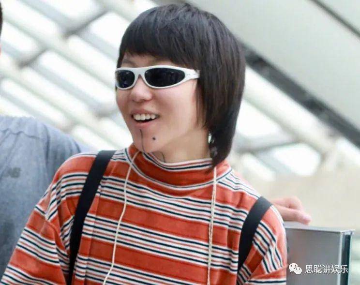 李孟桥是一名导演,然而李孟桥是一名女性导演,而窦靖童是王菲的女儿.