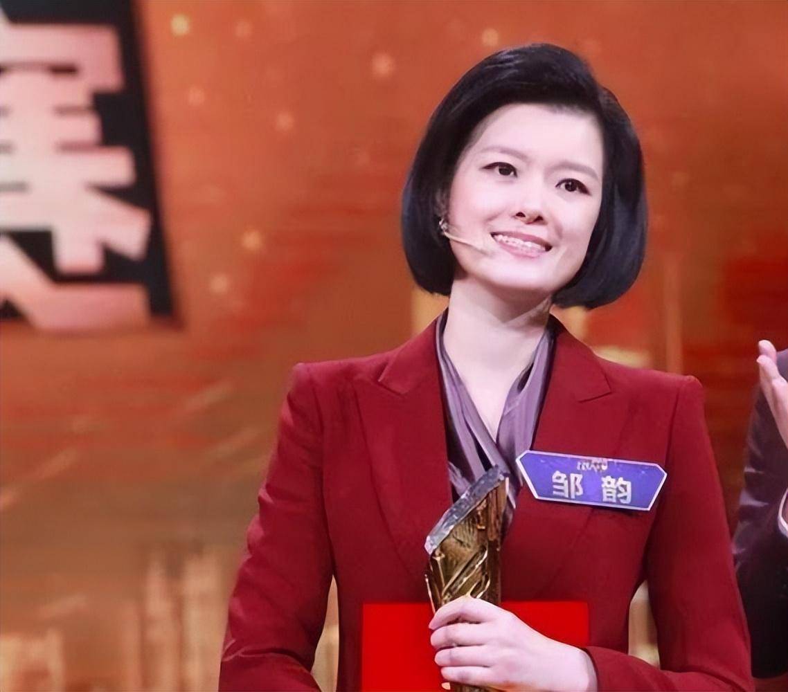 主持人大赛:冯琳又拿第一,有望直通春晚,网友质疑她肚子没墨水_节目