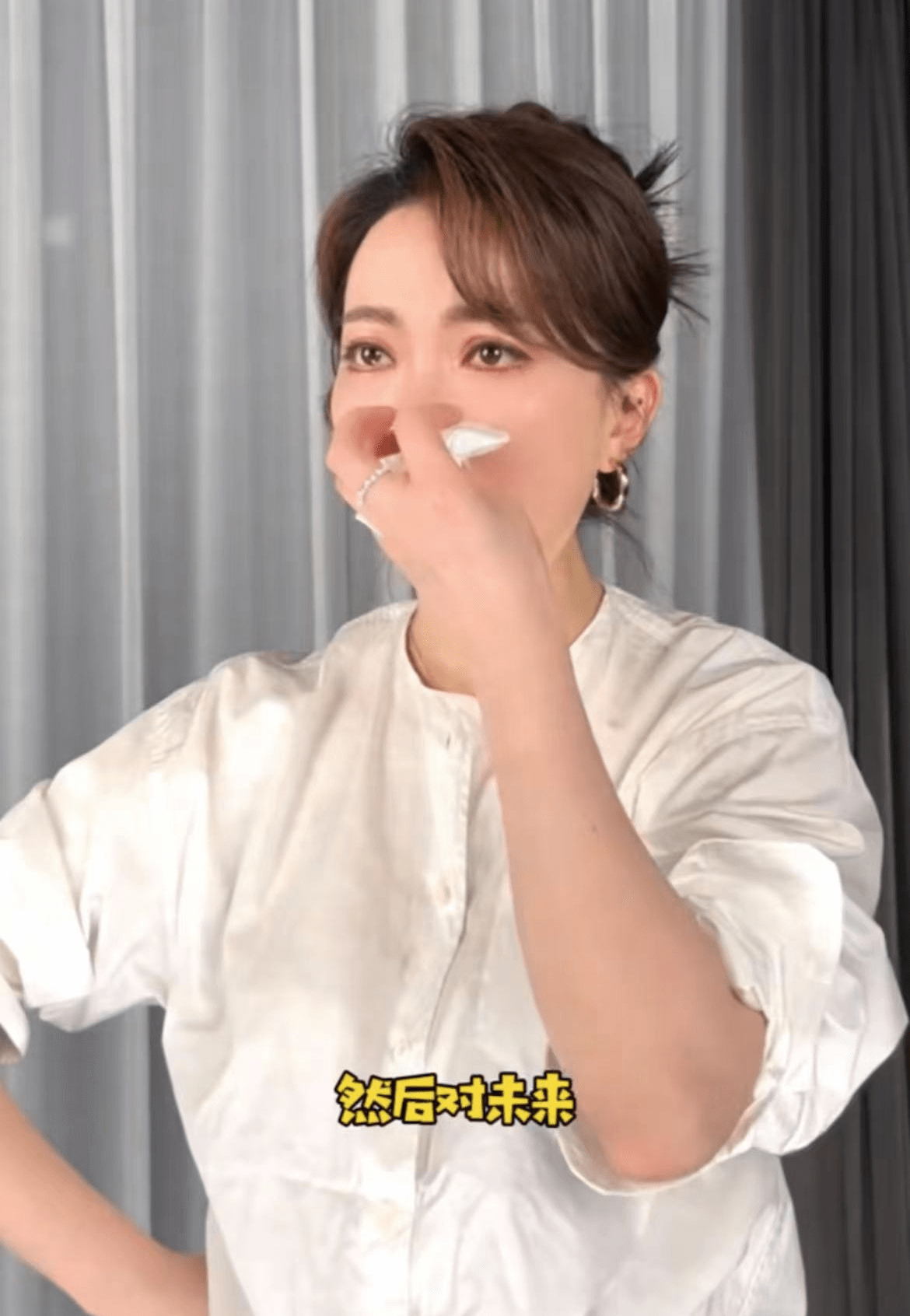 主持人余声难以接受大哭,在洗手间发泄称难熬,赚钱养娃不易疑已分手