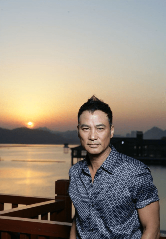 著名演员任达华:因爱不要孩子,50岁看到女儿时热泪盈眶_父亲_观众