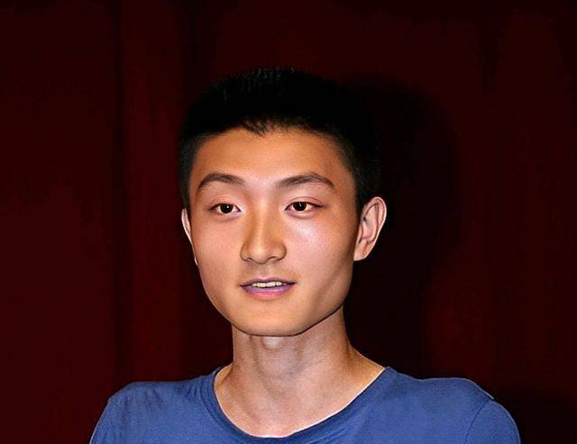 上大学期间,杨孟衡还自己创业,在家乡设立了梦想永恒学习社,进入中山